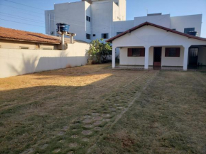 Casa Centro Bem Localizada Ampla